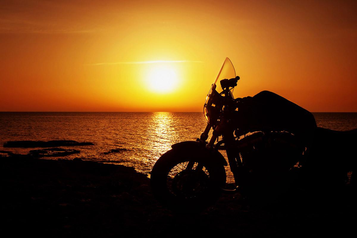 Motorrad am Strand