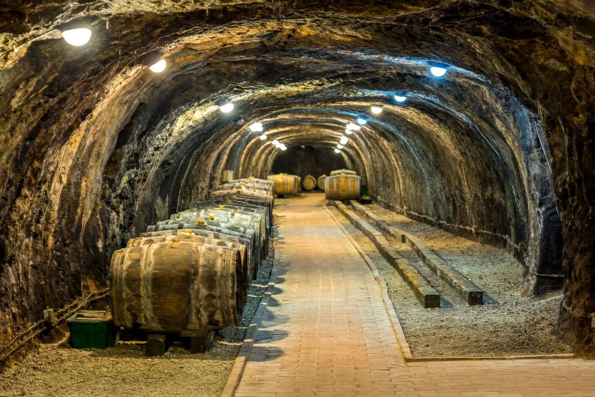 Tunnel mit Fässern