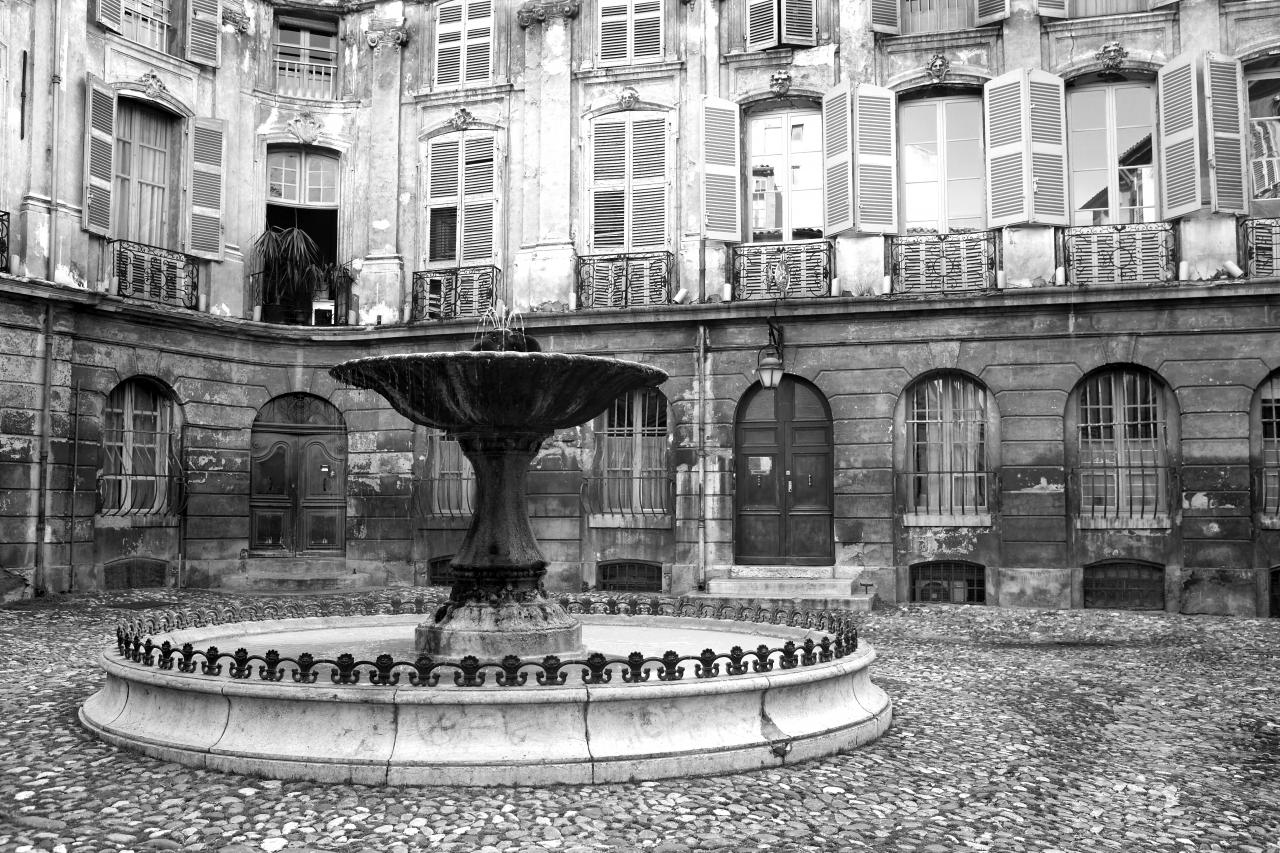 Brunnen Schwarz & Weiß